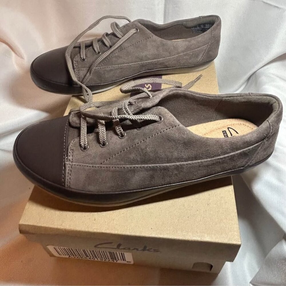 NIB Women’s Sz 7W Clarks Women's Mushroom or Brownish/Grey color lace-up sneaker